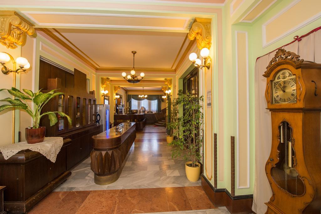 Hotel Tisza Es Thermalfuerdo Сольнок Экстерьер фото