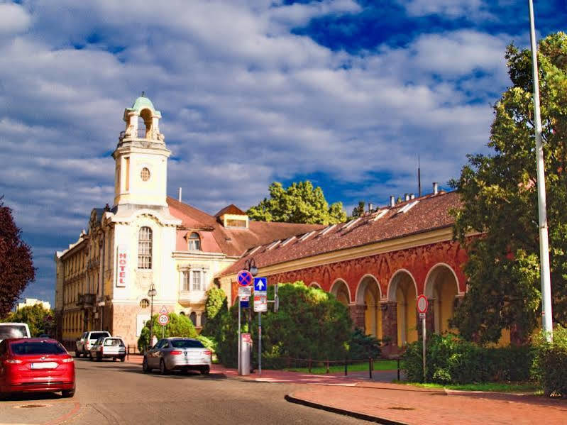 Hotel Tisza Es Thermalfuerdo Сольнок Экстерьер фото